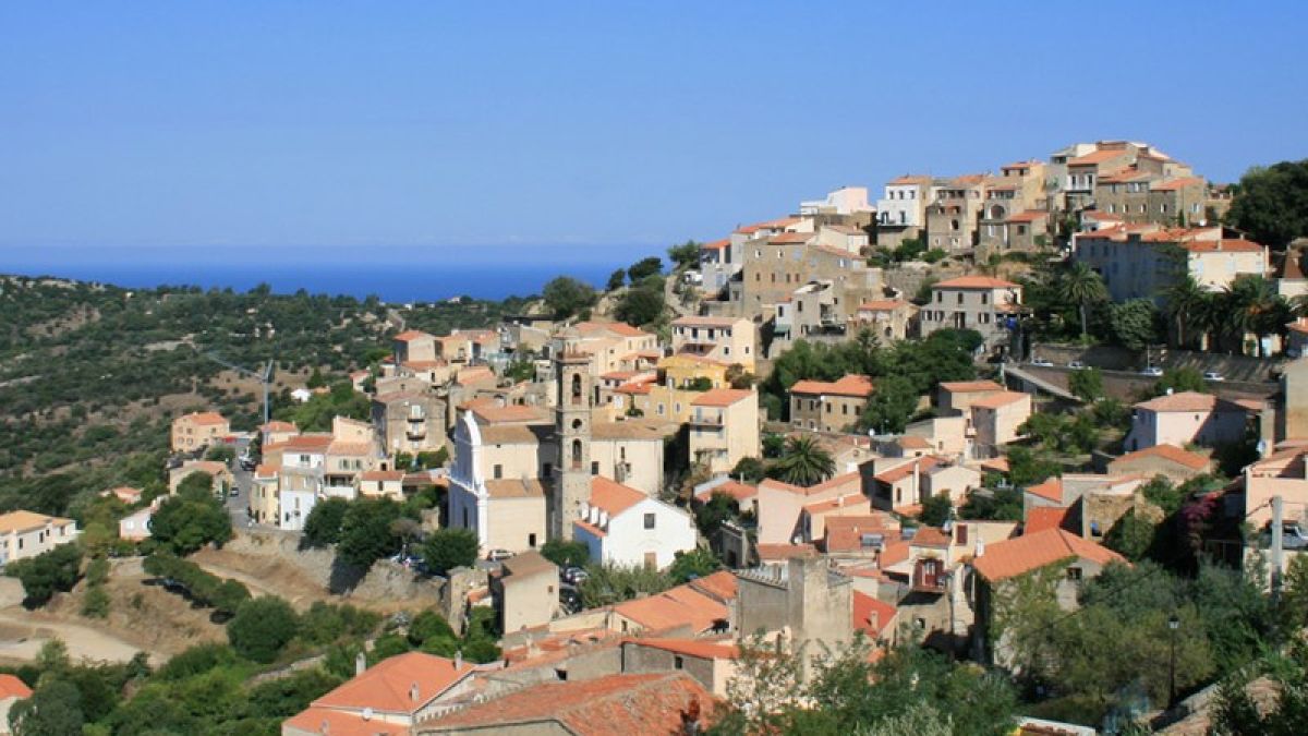 Vacances d’été : visiter la ville de Lumio